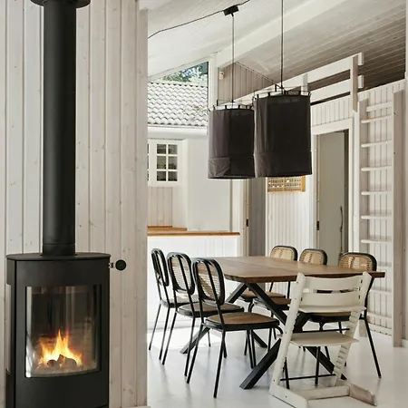 Classic Nordic Style At The Nyaraló Tisvildeleje