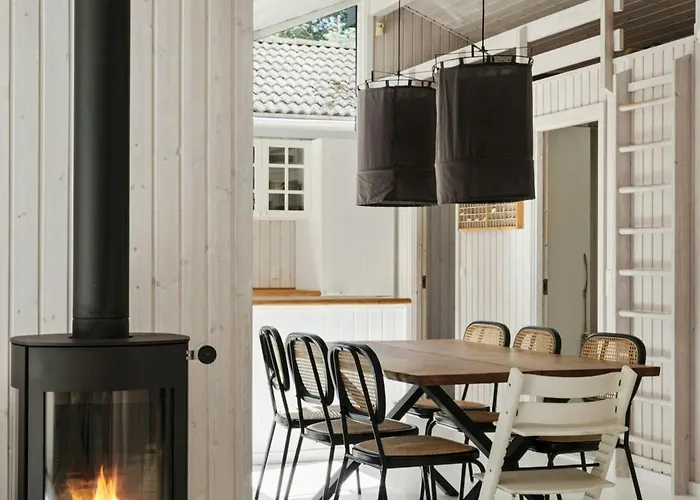 Classic Nordic Style At The Hébergement de vacances Tisvildeleje