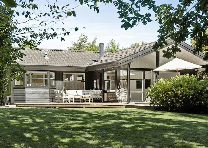 Classic Nordic Style At The Hébergement de vacances Tisvildeleje